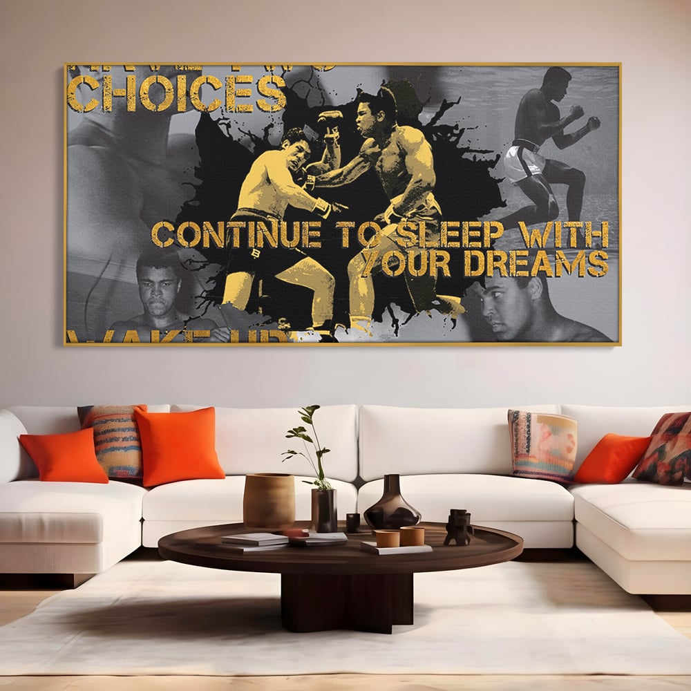 Tablou canvas cu tablou canvas motivational cu muhammad ali, in rama de aluminiu auriu, pe perete intr-un living